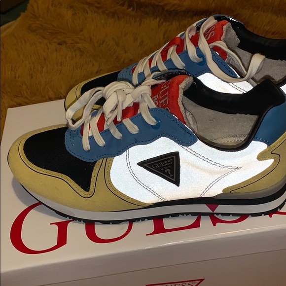 Guess - Picture 2 of 5